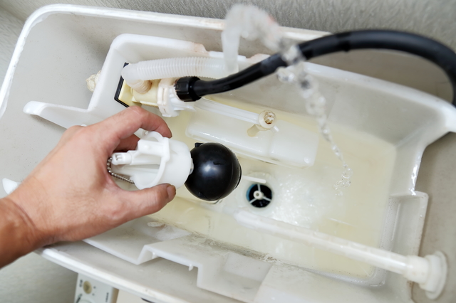 トイレタンクに水がたまらないときの修理方法は？