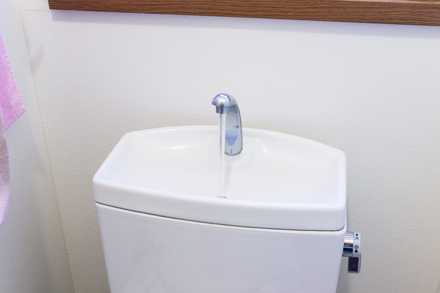 トイレタンクに水がたまらない原因は？