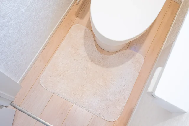 トイレの内装リフォームで壁紙と床材はどう選べばいい?