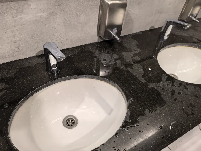 トイレの手洗い器を後付けする費用相場はいくら？