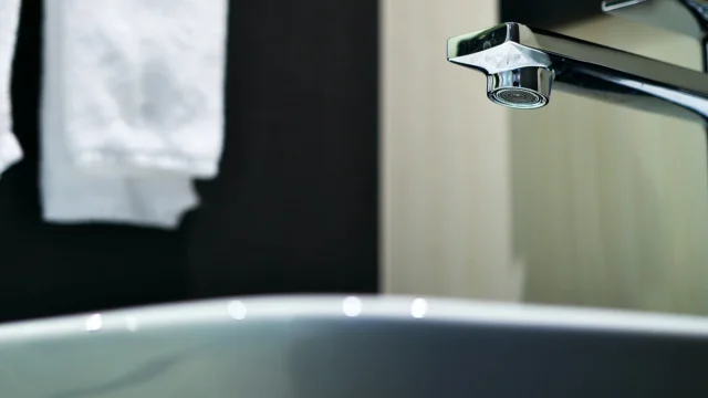 狭いトイレに後付けできる手洗い器はどのタイプ？